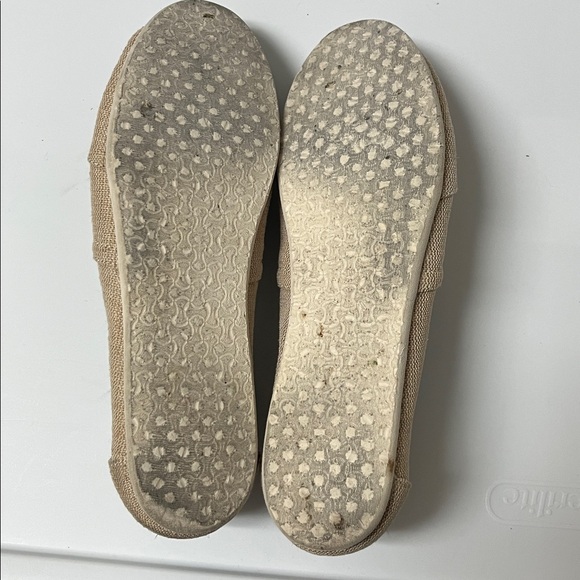 Tan Toms 10, preowned — see pics for condition - Picture 2 of 2